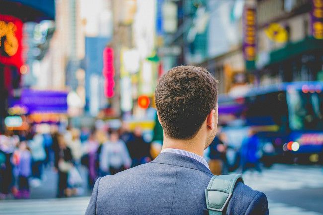 EAP培訓：要在公司繼續(xù)往上爬，還是跳槽好呢？