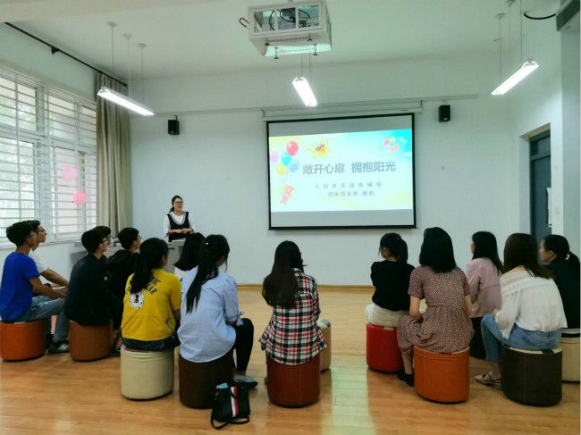 廣州市教育局關(guān)于開展中小學(xué)心理健康教育活動月的通知