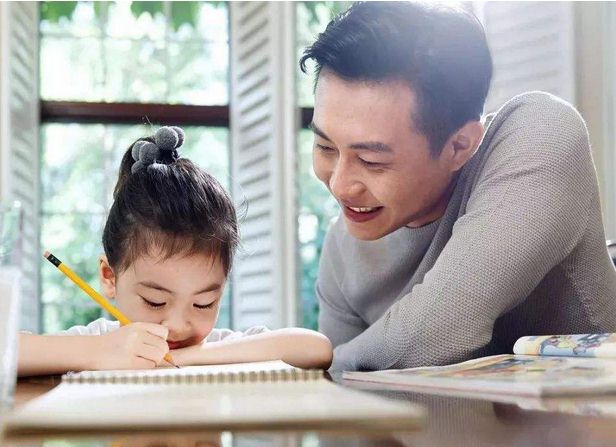 孩子寫作業(yè)家長要不要陪？