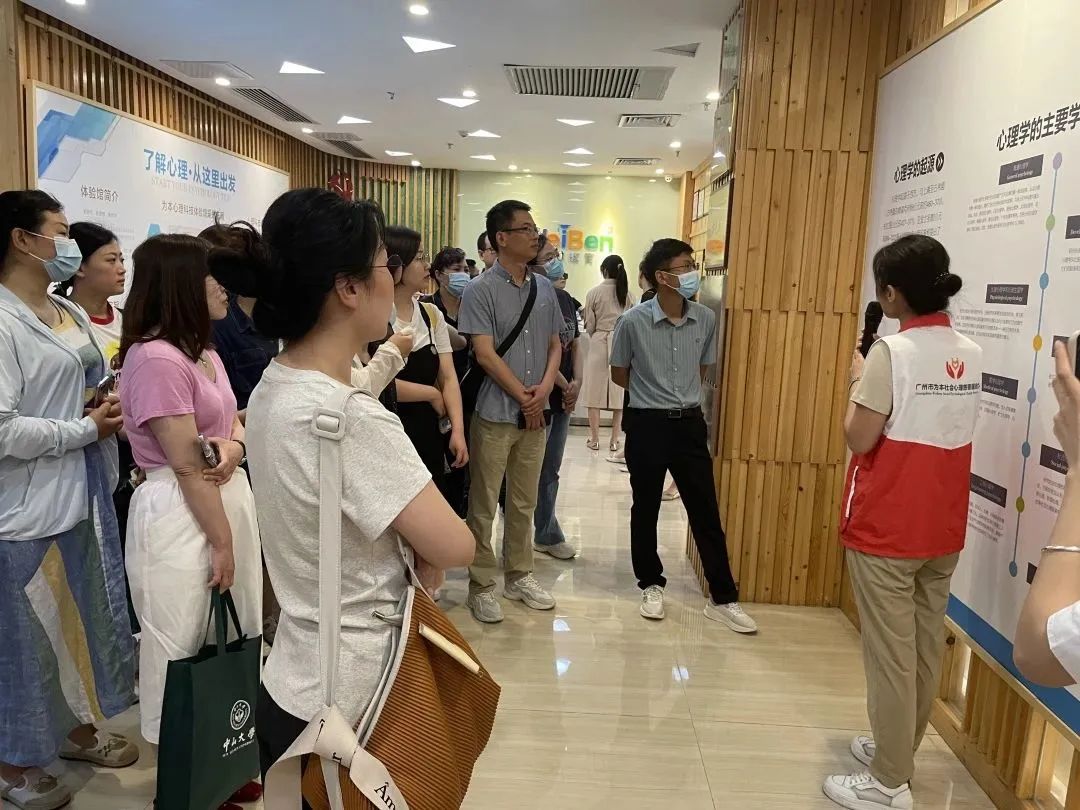 熱烈歡迎徐州民政局、徐州慈善總會領(lǐng)導(dǎo)到訪為本心理科技館